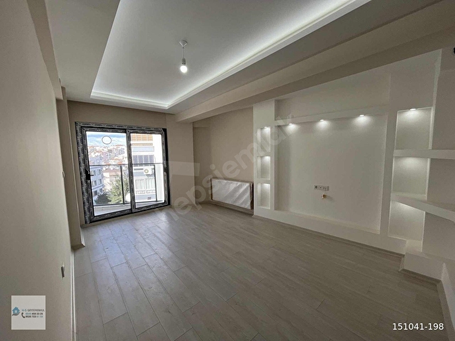 Cadde Üstü 2+1 Sıfır Kapalı Otopark, Asansör