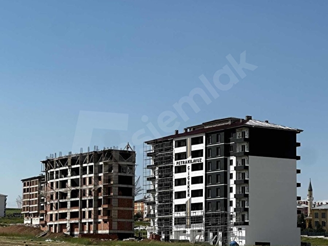 ASRIN EMLAKTAN KILAVUZ MAH.PERLA SİT.3+1 LÜX SATILIK DAİRE - Görsel 2