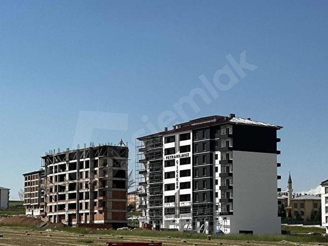 ASRIN EMLAKTAN KILAVUZ MAH.PERLA SİT.3+1 LÜX SATILIK DAİRE - Görsel 3