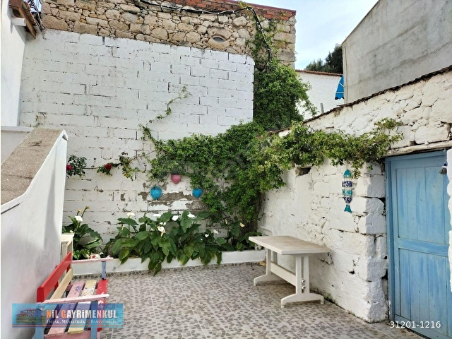 Alaçatı merkez de satılık eski taş ev - Görsel 23