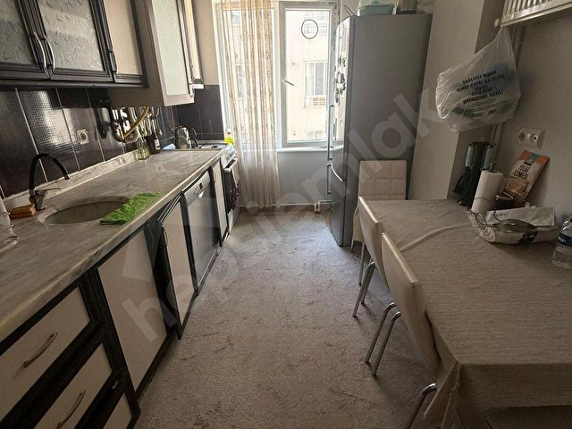 AKTİFTEN MUHTEŞEM KONUMDA GÜVENEVLERDE SATILIK 2+1 DAİRE - Görsel 4