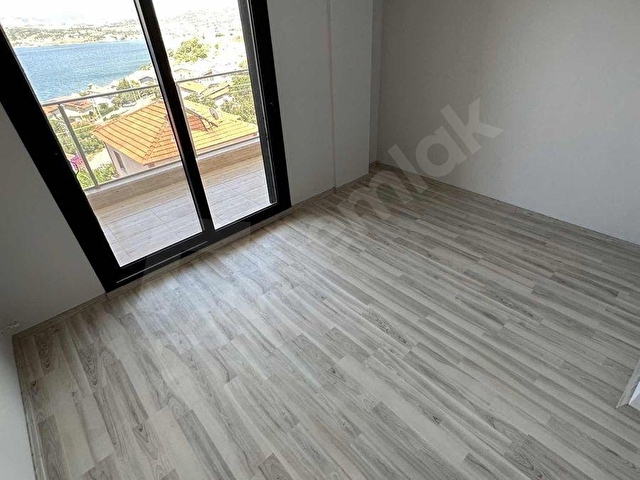 Yenifoça da Panoramik Deniz Manzaralı Havuzlu Lüks 4+1 Villa - Görsel 26