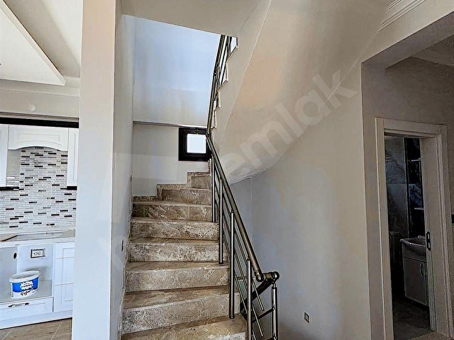 Yenifoça da Panoramik Deniz Manzaralı Havuzlu Lüks 4+1 Villa - Görsel 16