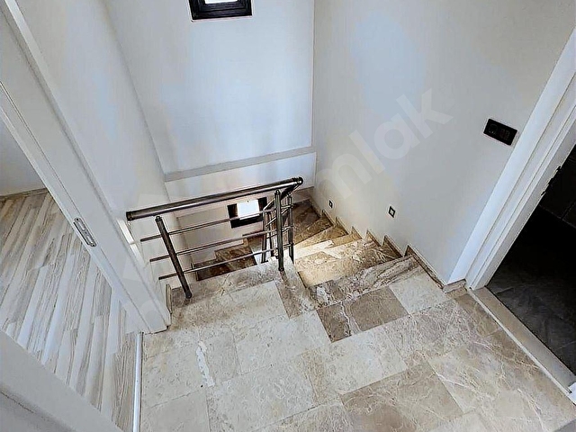 Yenifoça da Panoramik Deniz Manzaralı Havuzlu Lüks 4+1 Villa - Görsel 24