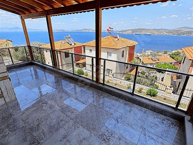 Yenifoça da Panoramik Deniz Manzaralı Havuzlu Lüks 4+1 Villa - Görsel 12