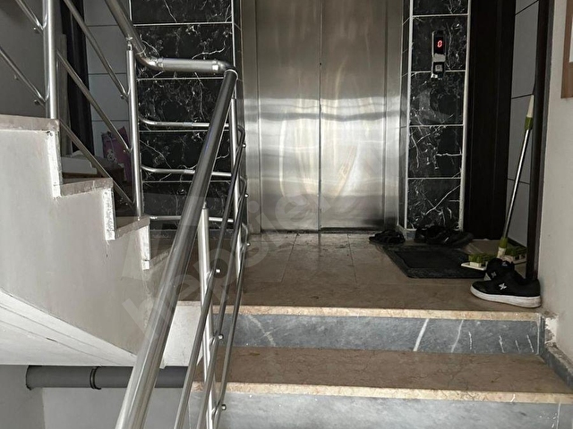 İNCE GAYRİMENKULDEN ÇARŞIYA YÜRÜME MESAFESİNDE SATILIK SIFIR ARA KAT APART - Görsel 3