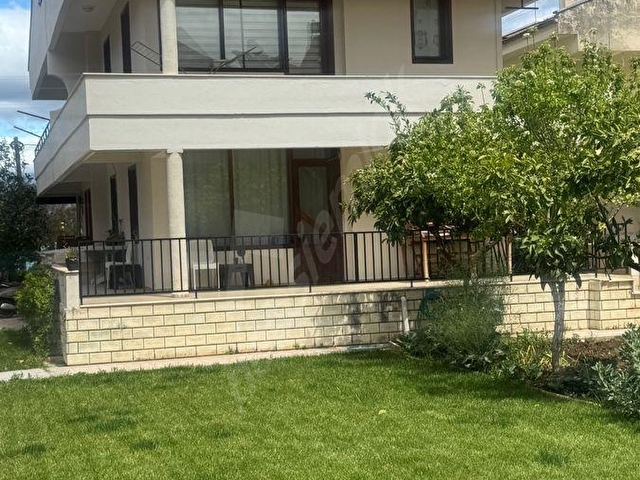 Burhaniye İskele Mh.de Kiralık Kaloriferli 4+1Triplex Villa, Dilek Emlak’dan