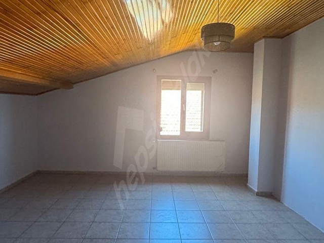 Burhaniye İskele Mh.de Kiralık Kaloriferli 4+1Triplex Villa, Dilek Emlak’dan - Görsel 23
