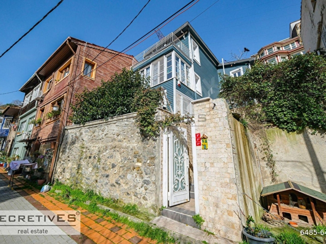 ARNAVUTKÖYDE 3 KATLI, BAHÇELİ &YENİLENMİŞ 150M2,3+1 MÜSTAKİL EV