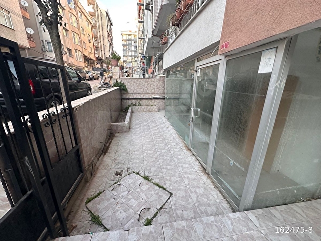 REŞİTPAŞA CADDESİNE KOMŞU DÜZ AYAK DEPOLU DÜKKAN