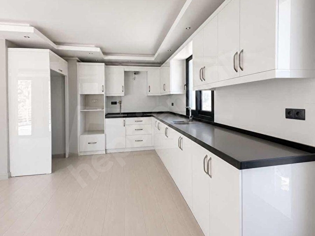 TAKASLI GENİŞ TERASLI DAİRE