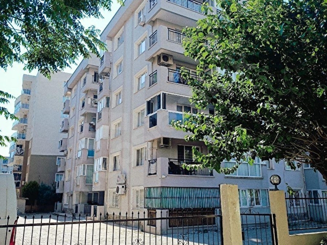 Bornova Mevlana Mah.de 3+1 Site içerisinde Ferah Satılık Daire