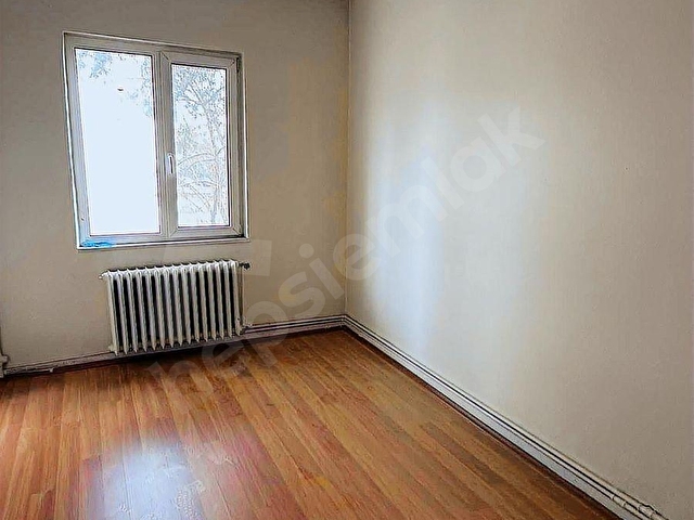 GENÇLİK CADDESİNDE KİRALIK GENİŞ 2+1