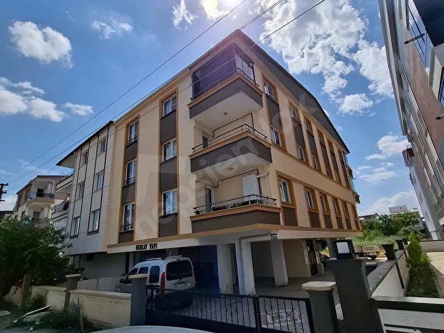 AKHİSAR ULUCAMİ FAHRİ SERTEL EMLAKTAN KİRALIK 3+1 DAİRE - Görsel 2