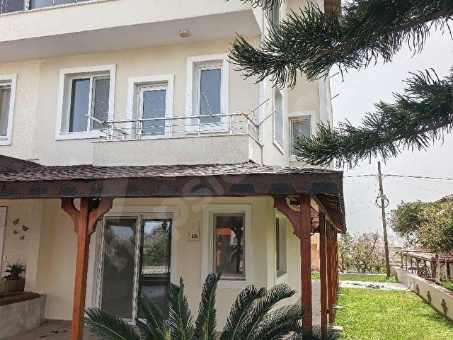 Deniz Manzaralı Satlık Site İçerisinde Tripleks
