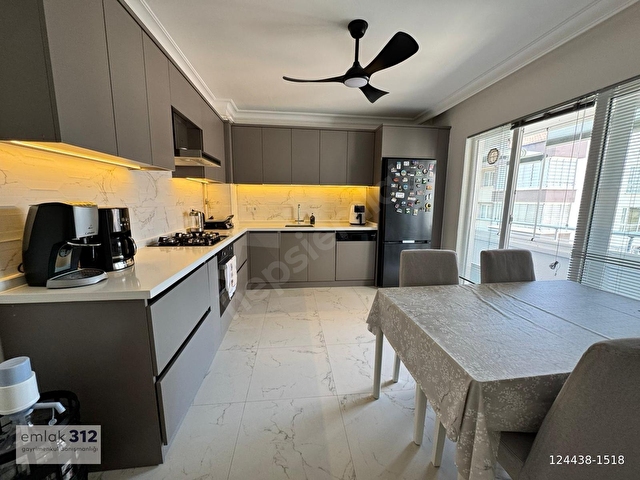 Aşıkpaşa Mah. Özel Tasarım 130m² Teras Balkonlu 3+1 Fırsat Daire - Görsel 3