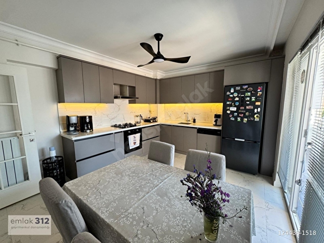 Aşıkpaşa Mah. Özel Tasarım 130m² Teras Balkonlu 3+1 Fırsat Daire - Görsel 2