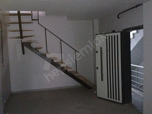 TOKAT EMLAKTAN ŞEHİR MERKEZİNDE SATILIK DUBLEKS 1+1 DAİRE