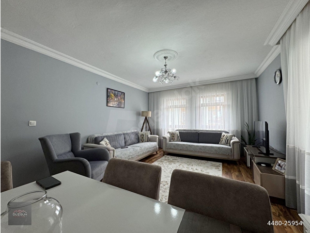 DÜZGÜN EMLAKTAN MERKEZİ KONUMDA ORTA KATTA G.CEPHE 3+1 MASRAFSIZ DAİRE - Görsel 2