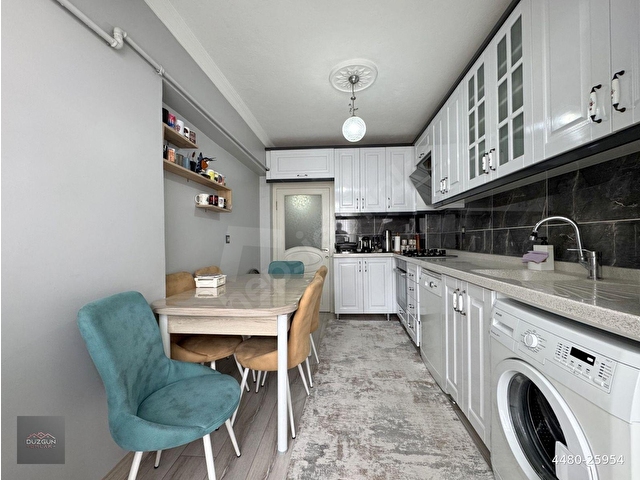 DÜZGÜN EMLAKTAN MERKEZİ KONUMDA ORTA KATTA G.CEPHE 3+1 MASRAFSIZ DAİRE - Görsel 12