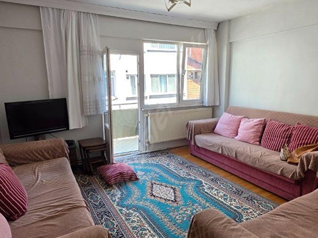 Ortaköy de Eşyalı Sahile Yakın Yokuşsuz 1+1 Kiralık Daire
