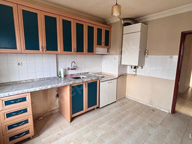 BARIŞ MAHALLESİ SİTE İÇERİSİNDE 3+1 FERAH KOMBİLİ DAİRE - Görsel 3