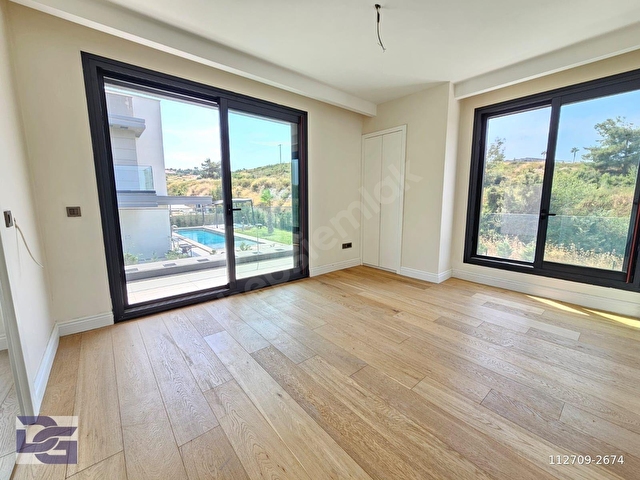 URLA KEKLİKTEPEDE SİTE İÇİNDE, HAVUZLU, 4+2 SATILIK VİLLA - Görsel 14