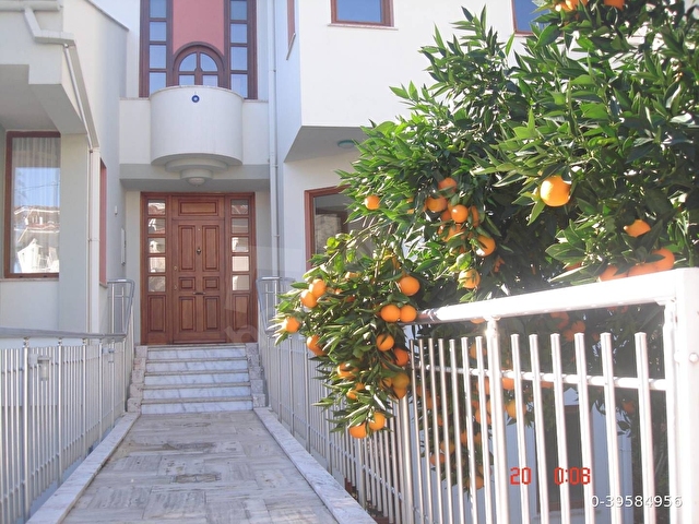 Marmaris içmelerde havuzlu,garajlı ve bahçeli 3 katlı müstakil ev(7+2+5) - Görsel 2