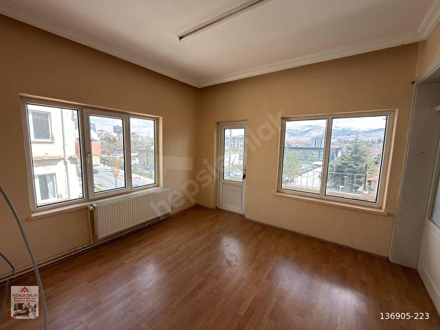 YAĞMUR EMLAKTAN VALİLİĞİN KARŞISINDA 2+1 KİRALIK DAİRE - Görsel 15