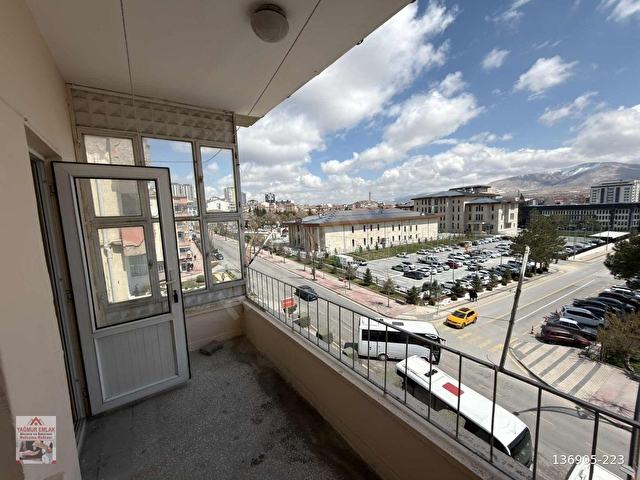 YAĞMUR EMLAKTAN VALİLİĞİN KARŞISINDA 2+1 KİRALIK DAİRE - Görsel 18