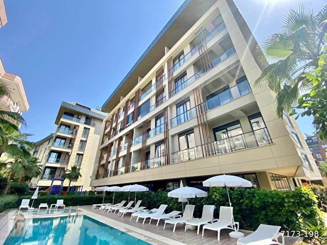DENİZE 200 MT EŞYALI 1+1 - HAVUZLU AKTİF SİTEDE MERKEZİ KONUM!