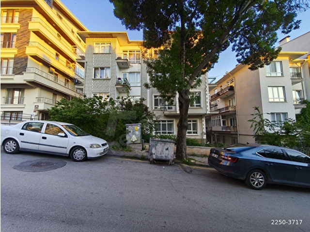 GARDENDEN MILLİ KUTÜPHANE VE AŞTİ YAKINI YÜKSEK GİRİŞ ALTINDA DAİRE VAR,KENTSELE UYGUN