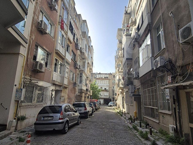 İzmir Karşıyaka Tuna mh. Satılık bahçeli tadilatlı daire zemin - Görsel 6