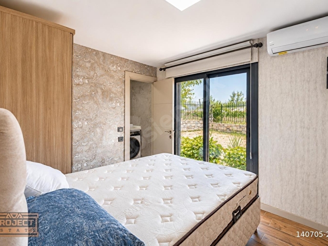 Urla da Denize Sıfır Satılık 1100m2 Arsalı Villa - Görsel 14
