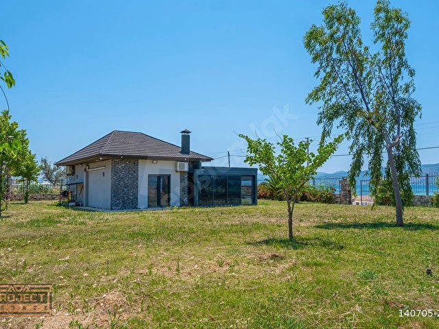 Urla da Denize Sıfır Satılık 1100m2 Arsalı Villa - Görsel 28