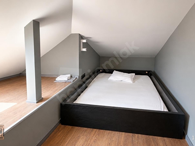 Urla da Denize Sıfır Satılık 1100m2 Arsalı Villa - Görsel 16