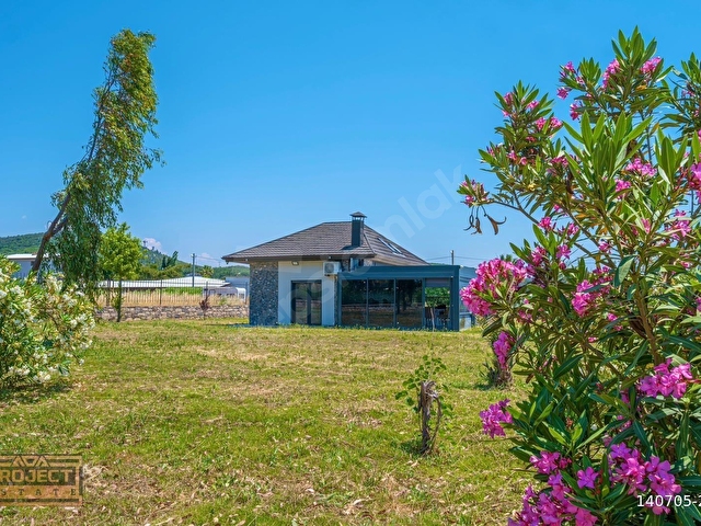 Urla da Denize Sıfır Satılık 1100m2 Arsalı Villa - Görsel 25