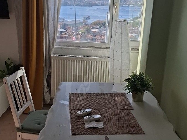 Tepebaşında 2.kat full Eşyalı 3+1 Haliç deniz manzaralı kombi ve klimalı daire.