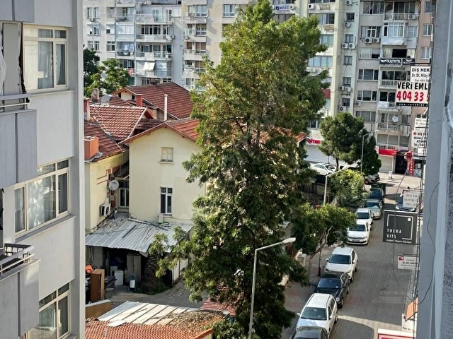 Alsancak merkezde kullanışlı eşyalı kiralik daire - Görsel 12