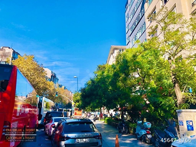 Harbiye Cumhuriyet Cad.si Üzerinde Karakterli Köşe Bir Binada Yüksek Tavanlı Asansörlü (7+1)(300)m2 - Görsel 28