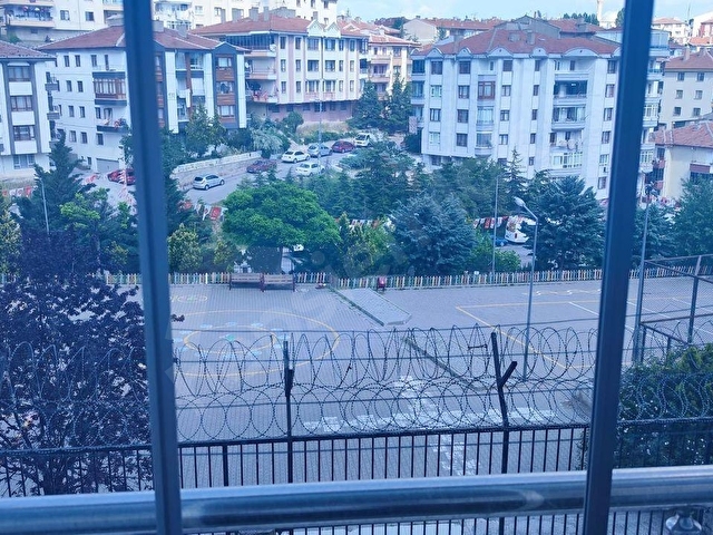 Keçiören Kuşcağız ile 19 Mayıs sınırında Okula yakın Asansörlü Ebeveynli 3+1 Fırsat