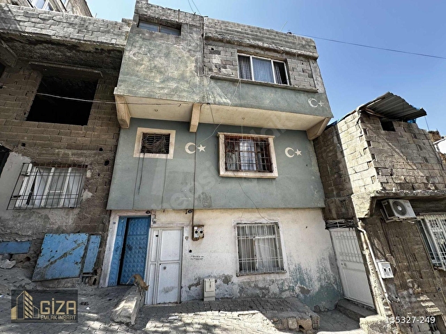 CUMHURİYETTE SATLIK 3 KATLI 15 BİN KİRA GETİRİLİ ARSA TAPULU EV - Görsel 2