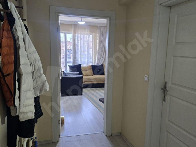 GÜMÜŞHACIKÖY BERRE EMLAKTAN KİRALIK 1+1 EŞYALI- TERASLI 75-80 M2 DAİRE - Görsel 9