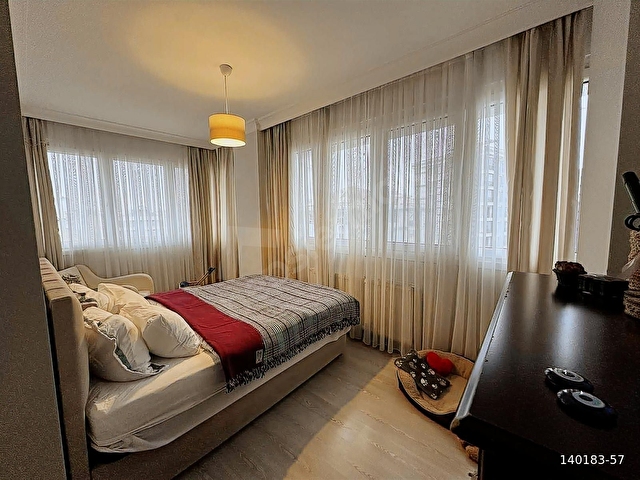 BAĞDAT CADDESİ TEPEGÖZ SOKAKTA SATILIK 3+1
