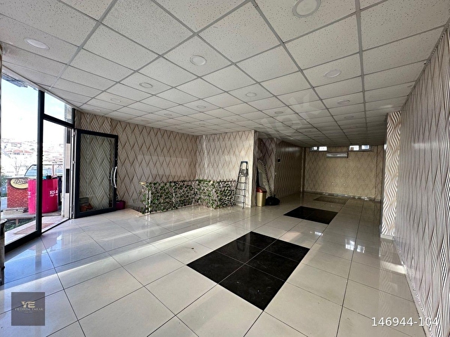 Çayırova Kent Meydanında 140 m² Depolu Dükkan..