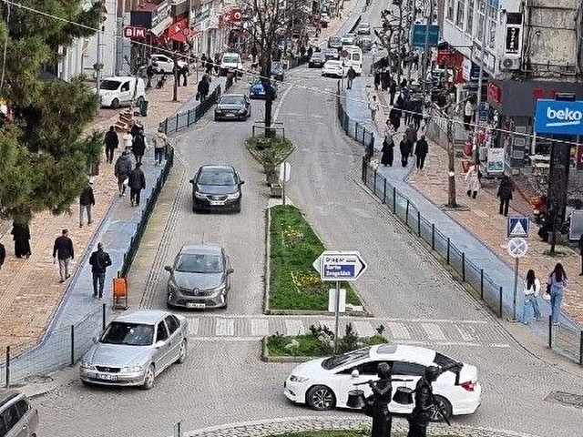 ÇAYCUMA MERKEZDE ATATÜRK HEYKELİN KARŞISINDA KİRALIK İŞ YERİ - Görsel 2