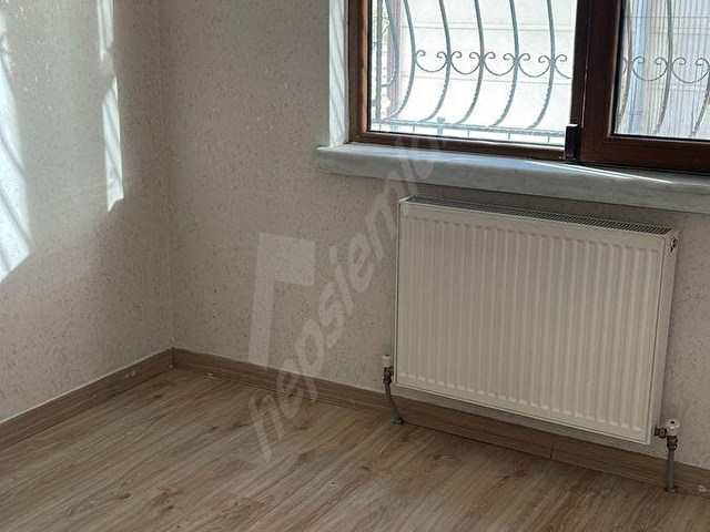 SATILIK EMEL SOKAKTA 1,KATTA 3+1 FULL YAPILI DAİRE - Görsel 3