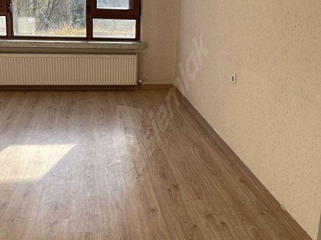 SATILIK EMEL SOKAKTA 1,KATTA 3+1 FULL YAPILI DAİRE