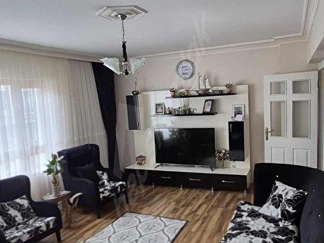 KARDEŞLERDEN 3+1 ARA KAT CADDE UZERINDE HAZIR KIRACILI FIRSAT - Görsel 4