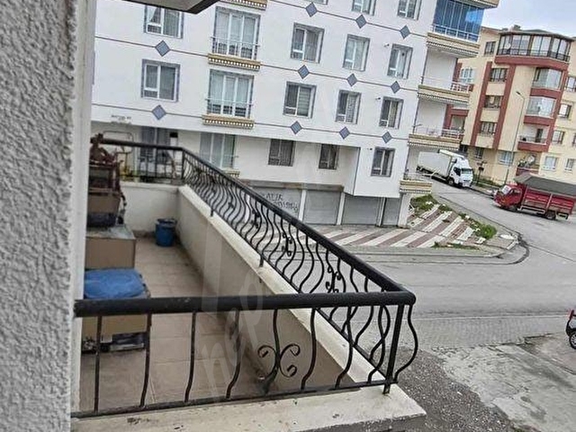KARDEŞLERDEN 3+1 ARA KAT CADDE UZERINDE HAZIR KIRACILI FIRSAT - Görsel 29